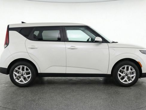 Used 2025 Kia Soul LX w/ LX Technology Package image 9
