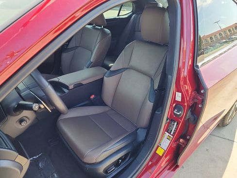 Used 2023 Lexus ES 350 w/ Premium Package FWD image 11