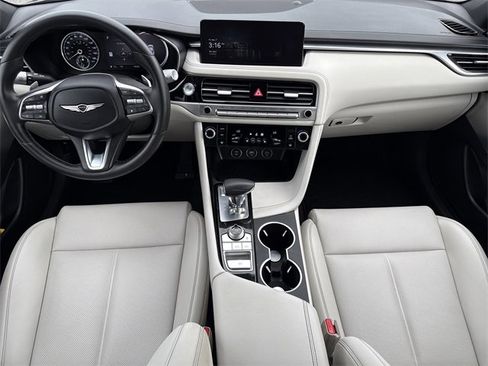 Used 2025 Genesis G70 2.5T image 17