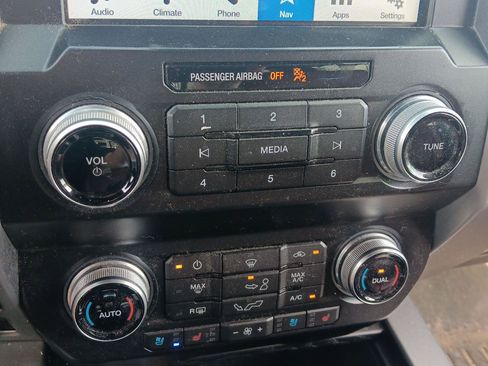 Used 2019 Ford F150 Platinum w/ Equipment Group 701A Luxury AWD/4WD image 16