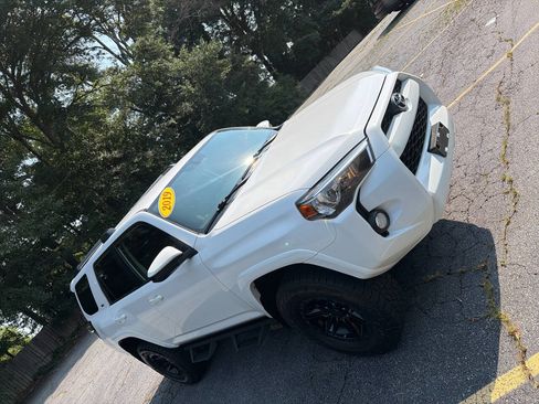 Used 2019 Toyota 4Runner SR5 RWD image 13