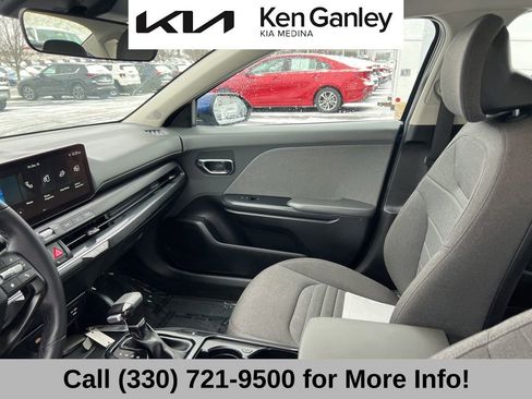 Used 2025 Kia K4 EX image 42