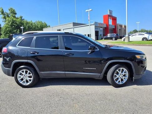 Used 2019 Jeep Cherokee Latitude w/ Popular Appearance Group image 2