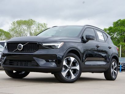 New 2025 Volvo XC40 B5 Plus w/ Protection Package Premier