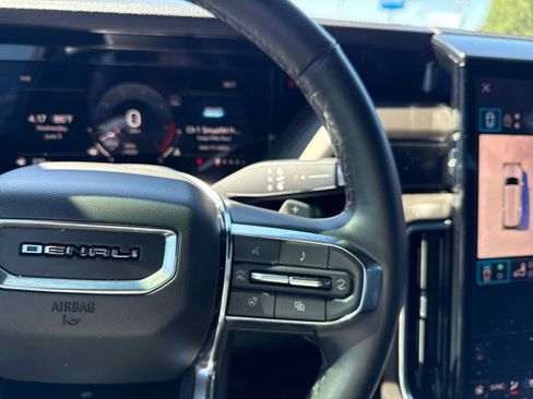 Used 2025 GMC Yukon XL Denali RWD image 33