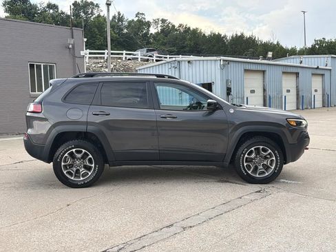Used 2022 Jeep Cherokee Trailhawk AWD/4WD image 3