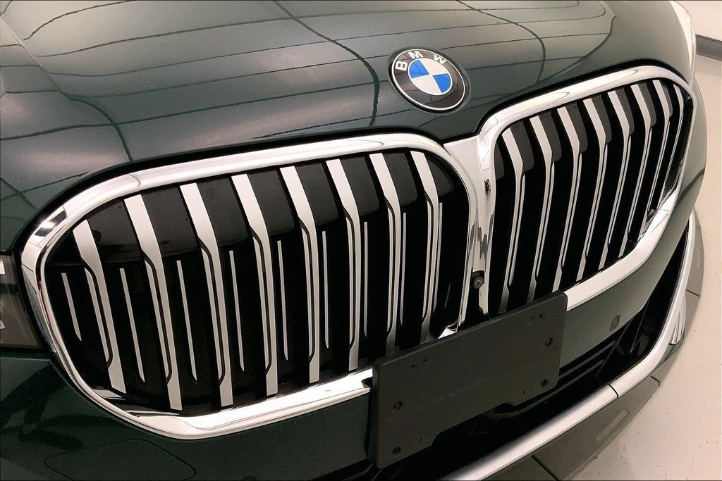 Used 2022 BMW 750i xDrive w/ Luxury Rear Seating Package AWD/4WD image 29