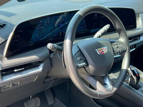 Certified 2025 Cadillac XT4 Premium Luxury FWD image 5