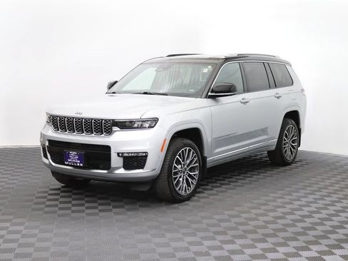 Used 2023 Jeep Grand Cherokee L Summit AWD/4WD image 5