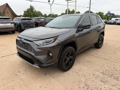Used 2020 Toyota RAV4 XSE AWD/4WD image 3
