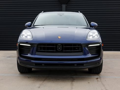 Certified 2023 Porsche Macan image 10