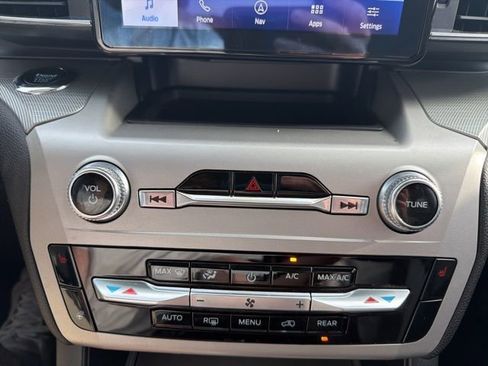 Used 2022 Ford Explorer XLT w/ Equipment Group 202A AWD/4WD image 35
