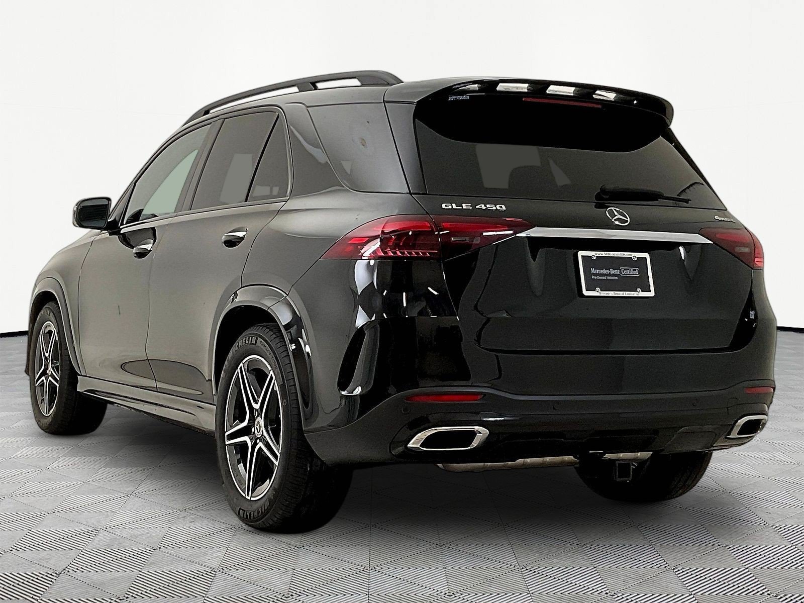 Certified 2025 Mercedes-Benz GLE 450 4MATIC w/ AMG Line Exterior image 4