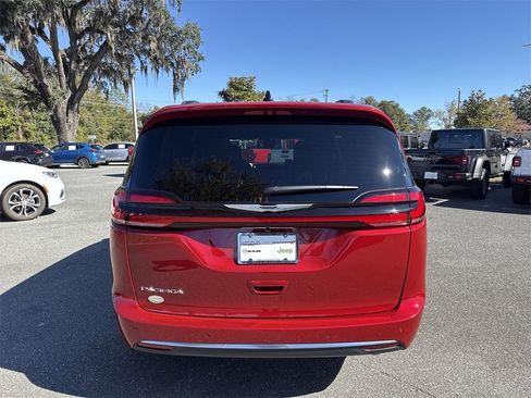 New 2026 Chrysler Pacifica Pinnacle image 4