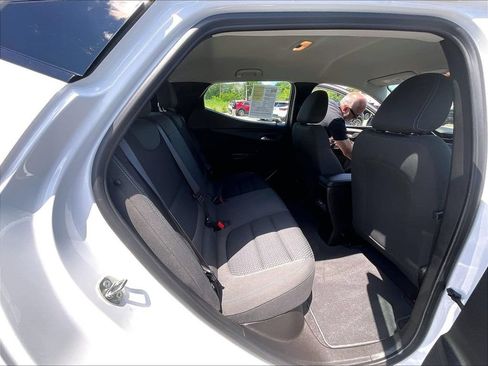Used 2023 Chevrolet Bolt EUV LT w/ Comfort Package FWD image 16