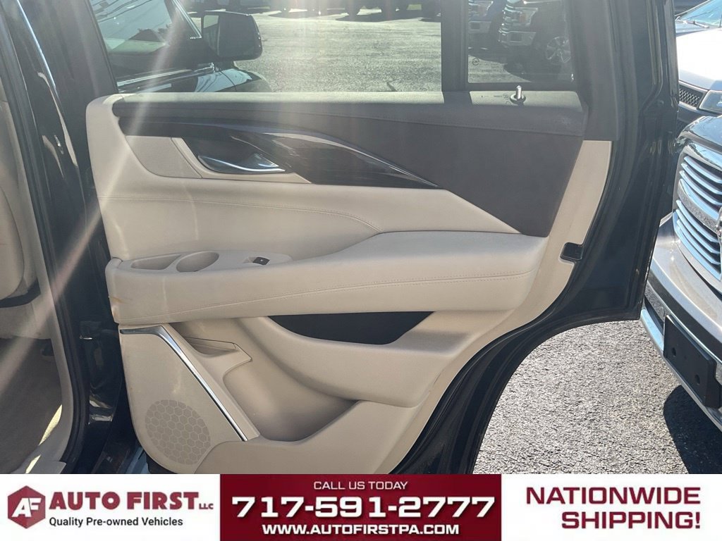 Used 2015 Cadillac Escalade Luxury AWD/4WD image 13