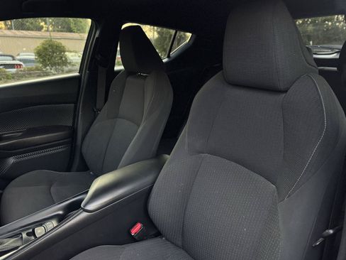 Used 2018 Toyota C-HR XLE FWD image 13