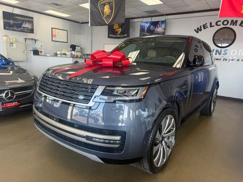 Used 2025 Land Rover Range Rover SE AWD/4WD image 4