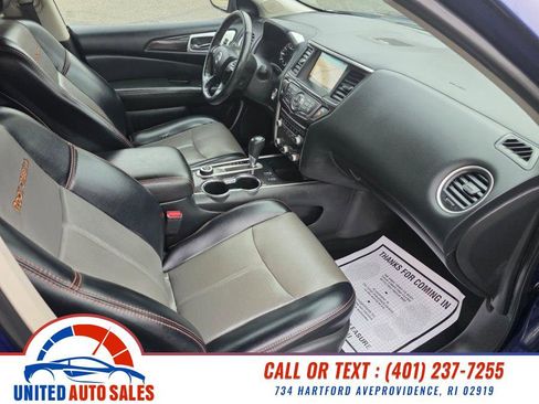 Used 2019 Nissan Pathfinder SL image 14