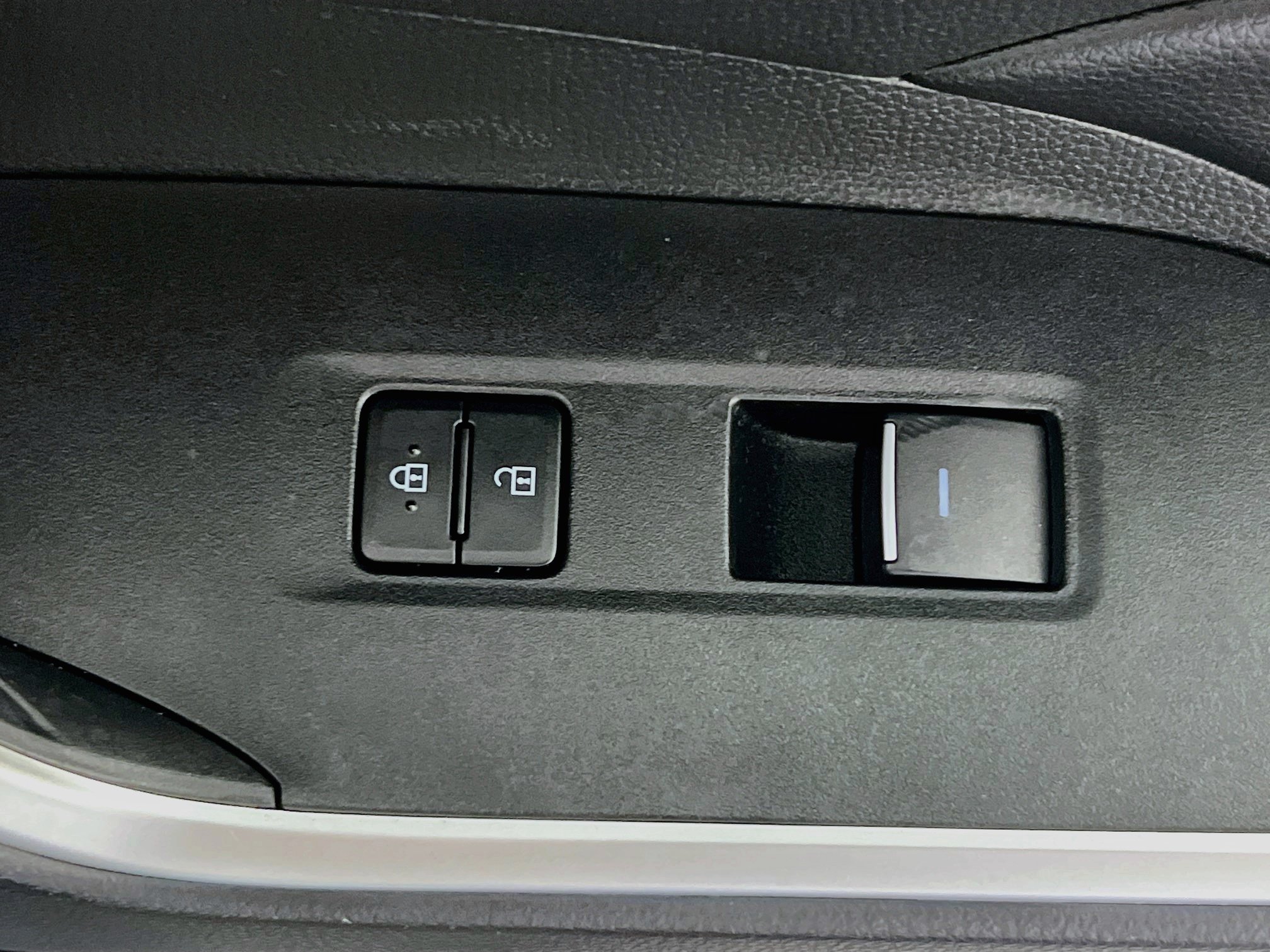 Used 2024 Toyota RAV4 XLE FWD image 29