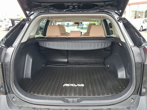 Used 2020 Toyota RAV4 XLE w/ Convenience Package AWD/4WD image 28
