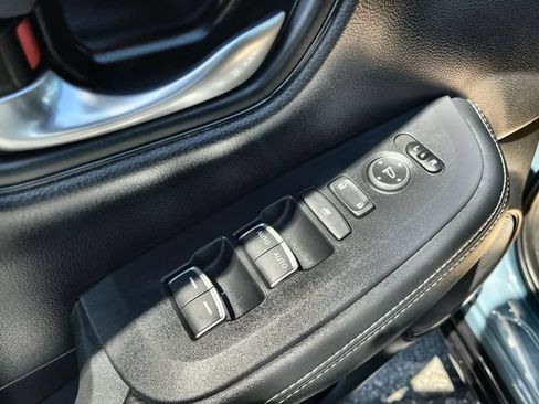Used 2025 Honda HR-V EX-L image 17