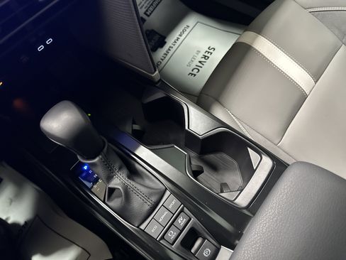 Used 2025 Toyota Camry SE image 28