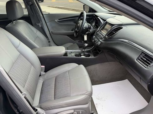 Used 2016 Chevrolet Impala LT w/ Convenience Package image 18