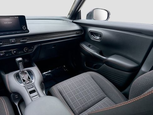 Certified 2025 Honda HR-V Sport image 21