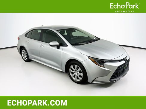 Used 2025 Toyota Corolla LE FWD image 1