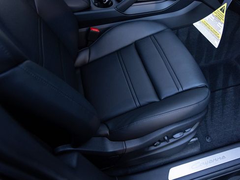 New 2026 Porsche Cayenne Coupe image 32