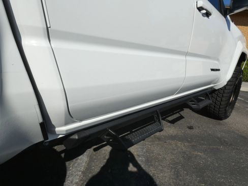 Used 2025 Toyota Tacoma TRD Sport image 22