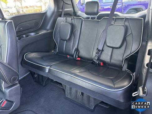 Used 2025 Chrysler Pacifica Limited image 47