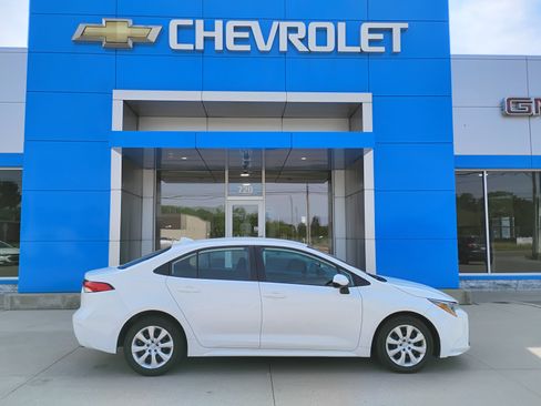 Used 2024 Toyota Corolla LE FWD image 4