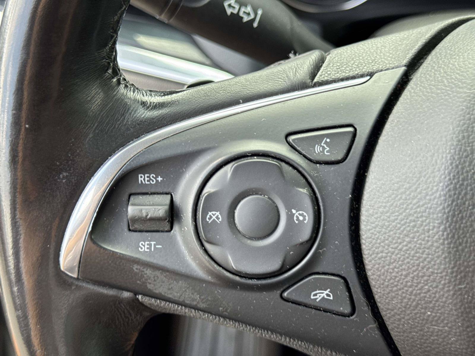 Used 2018 Buick Enclave Essence AWD/4WD image 19