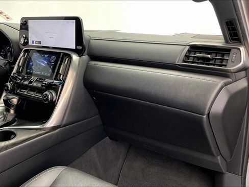 Used 2022 Lexus LX 600 4WD w/ Luxury Package image 16