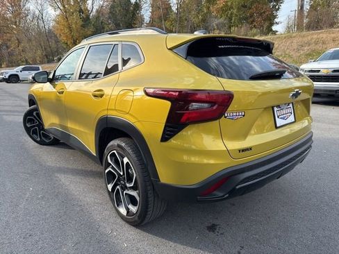 Used 2024 Chevrolet Trax RS w/ Sunroof Package image 6