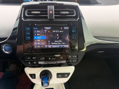 Used 2016 Toyota Prius Four Touring image 16