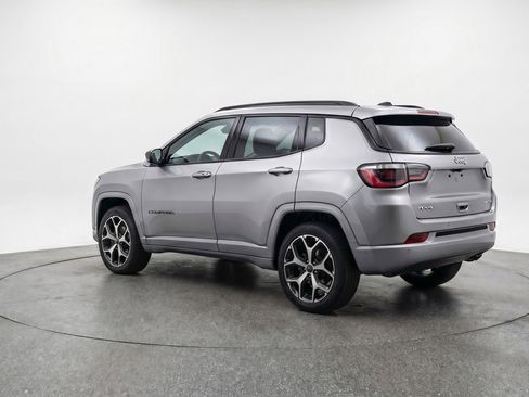 Used 2025 Jeep Compass Limited AWD/4WD image 6