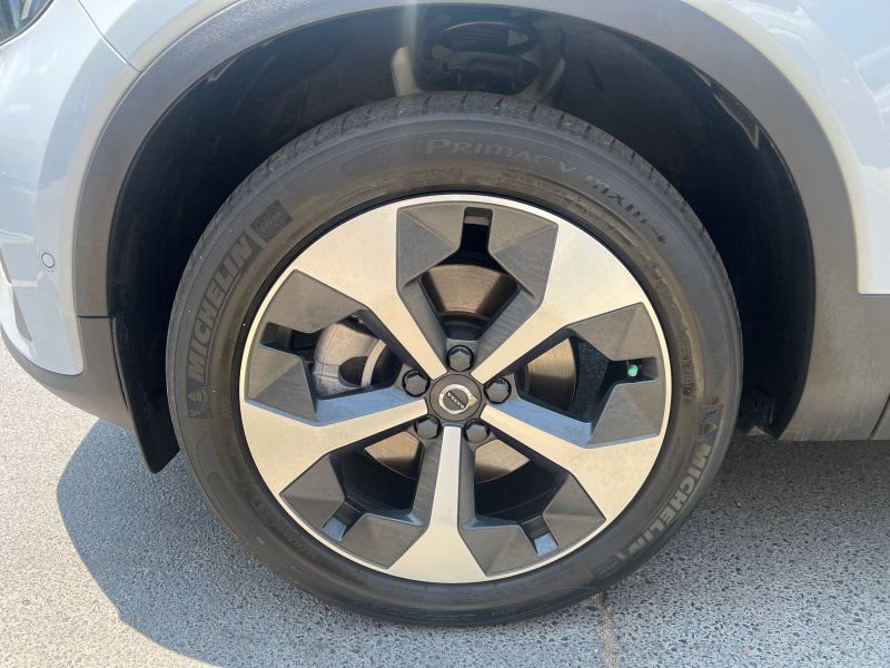 Used 2024 Volvo XC40 B5 Plus AWD/4WD image 23