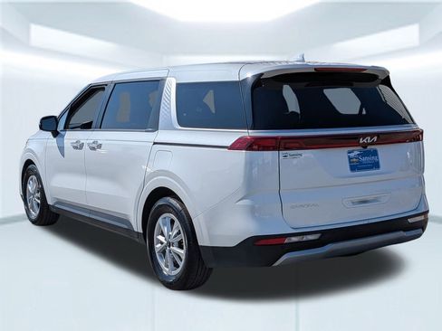 Used 2024 Kia Carnival LX image 4