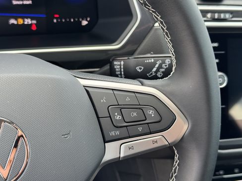 Certified 2023 Volkswagen Tiguan SE FWD image 19