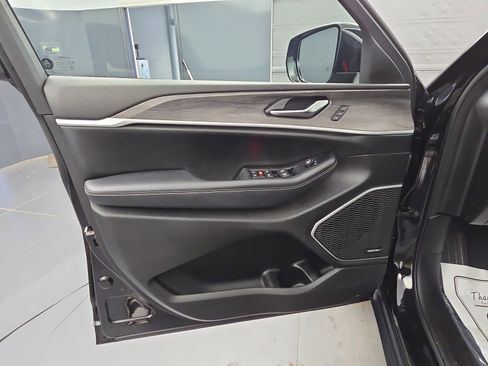 Used 2023 Jeep Grand Cherokee 4WD 4xe w/ Luxury Tech Group II image 20