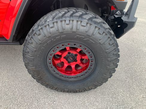 Used 2024 Jeep Wrangler Unlimited Rubicon AWD/4WD image 12