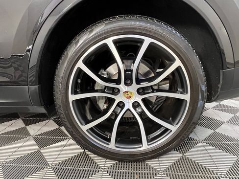 Used 2020 Porsche Cayenne S image 13