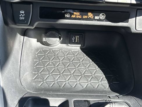 Used 2023 Toyota RAV4 LE AWD/4WD image 40
