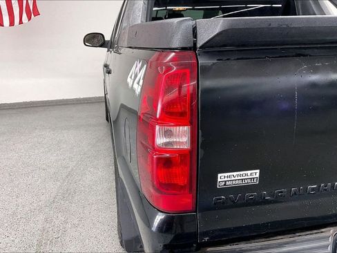 Used 2009 Chevrolet Avalanche LS image 23