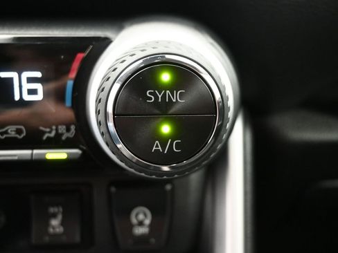 Used 2022 Toyota RAV4 XLE w/ Convenience Package image 25