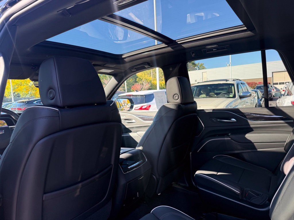 Used 2023 Cadillac Escalade Sport w/ LPO, ONYX Package AWD/4WD image 16