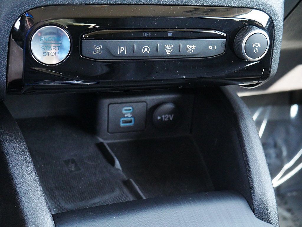 Used 2023 Ford Escape Platinum w/ Premium Technology Package AWD/4WD image 43